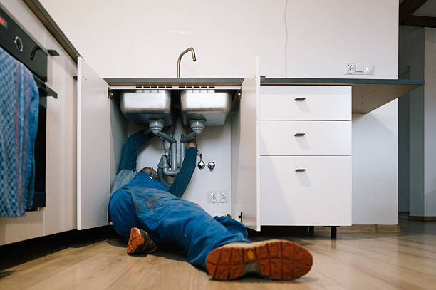 Professional Emergency Plumber technician working in Terrebonne, OR